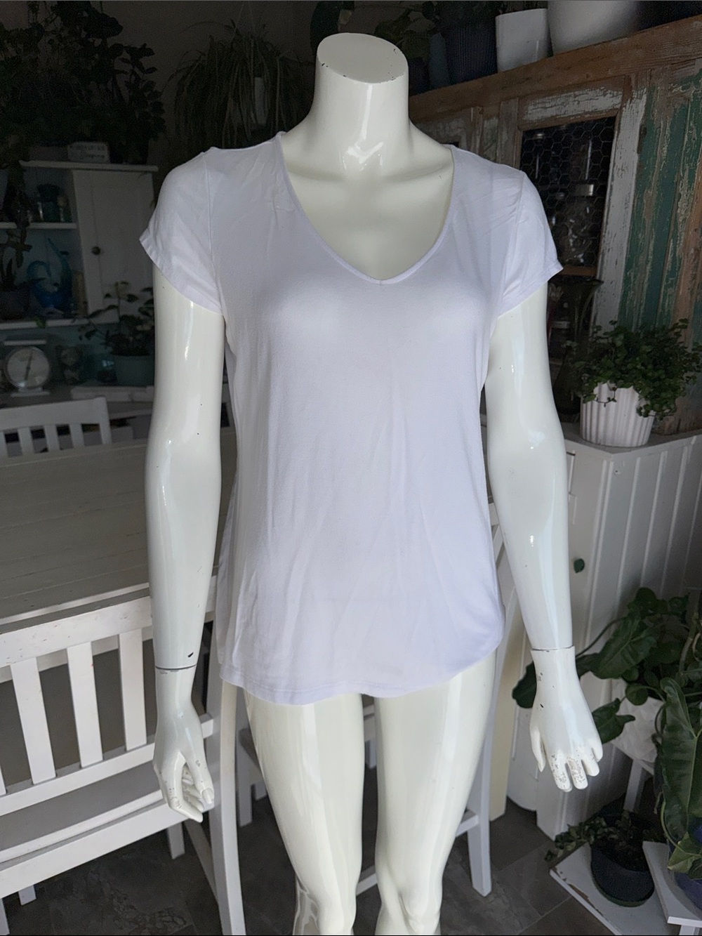 Kenar Classic V-Neck Women's Tee - med White